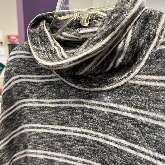 💜9-H15 STCL Grey White Turtleneck S - Picture 2 of 3